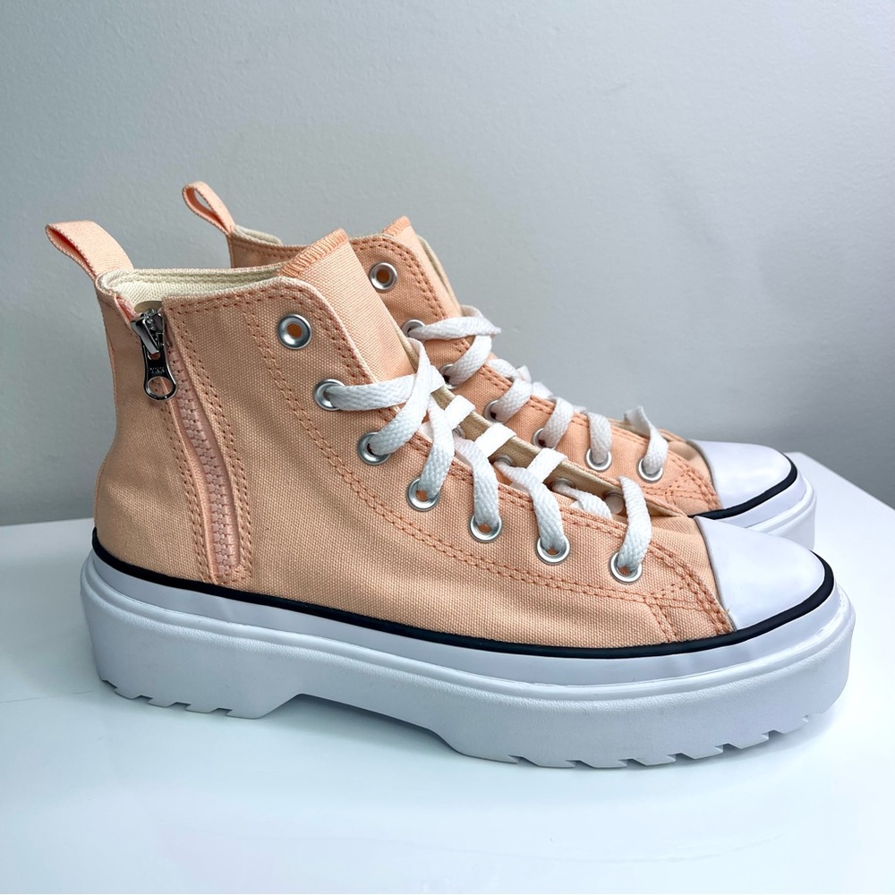 Converse Chuck Taylor Lugged Lift High Tops In Cheeky Coral Youth Size 6